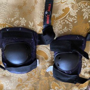 Eight Ball Series Pad Set with Kneesavers, Elbow Savers and Wristsavers